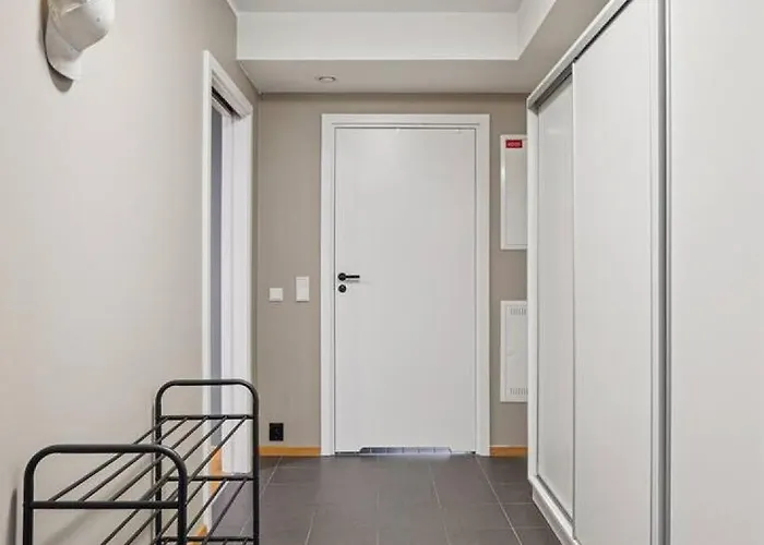 Utsikt Over Fjorden, 2 Terrasser Og Parkering *